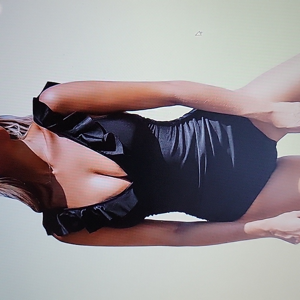 Cupshe black ruffled one piece swimsuit V neck lace up back Large New